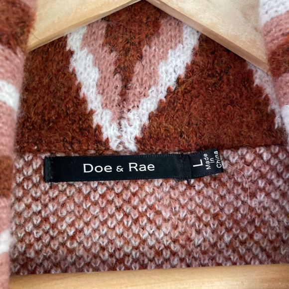 Doe & Rae women’s Aztec style cardigan - Picture 2 of 6